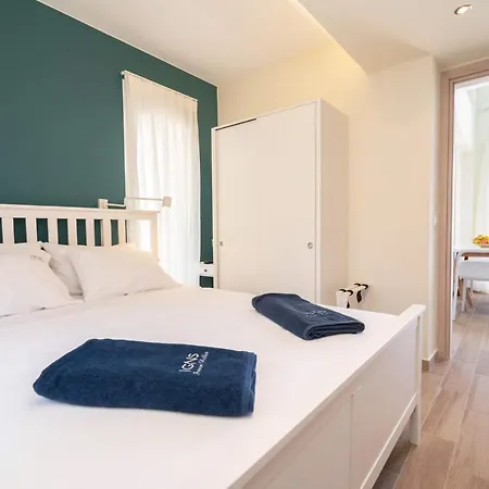 Michou Helios By 로우드하타